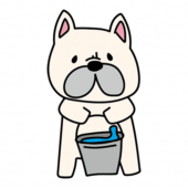 掃除用のバケツの水を運ぶフレンチブルドッグ