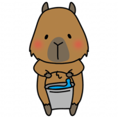 掃除用のバケツの水を運ぶカピバラ