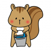 掃除用のバケツの水を運ぶリス