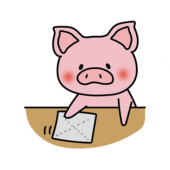 机を拭くお手伝いをするぶた