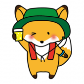 帽子をかぶってフェスを楽しむキツネ