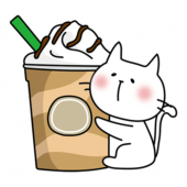 大きなフラッペと白い猫