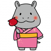 りんご飴を持っている浴衣を着たカバ