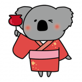 りんご飴を持っている浴衣を着たコアラ