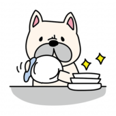 食器を拭くお手伝いをするフレンチブルドッグ