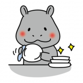 食器を拭くお手伝いをするカバ