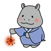 青い浴衣を着て線香花火をするカバ