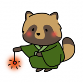 緑の浴衣を着て線香花火をするタヌキ