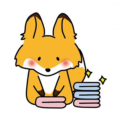 洗濯物をたたむお手伝いをするキツネ