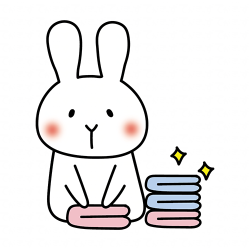 洗濯物をたたむお手伝いをする白いうさぎ