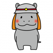 消防士の帽子を被るカバ