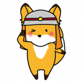 消防士の帽子を被るキツネ