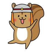 消防士の帽子を被るリス