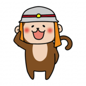 消防士の帽子を被る猿