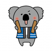 拍子木を持っているコアラ