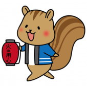 火の用心の提灯を持って声掛けをしているリス