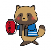 火の用心の提灯を持って声掛けをしているタヌキ