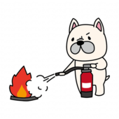 消火器を使って消火の練習をするフレンチブルドッグ