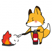 消火器を使って消火の練習をするキツネ