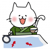 緑の浴衣を着て金魚すくいをする白い猫