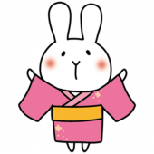 ピンクの浴衣を着て空を見上げる白いうさぎ