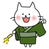 浴衣を着て手持ち花火をする白い猫