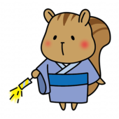 浴衣を着て手持ち花火をするリス