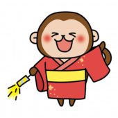 浴衣を着て手持ち花火をする猿