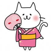 ピンクの浴衣を着てうちわを持っている白い猫