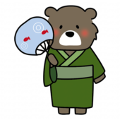 緑の浴衣を着てうちわを持っているクマ