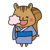 綿あめを持っている浴衣を着たリス