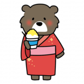 浴衣を着てかき氷を食べるクマ