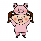 お遊戯会でぶたのお面を被った女の子