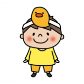 お遊戯会でひよこのお面を被った男の子