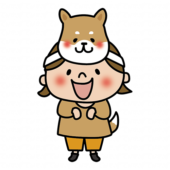 お遊戯会で犬のお面を被った女の子