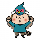 お遊戯会でキジのお面を被った男の子