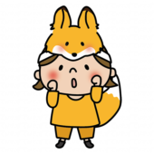 お遊戯会でキツネのお面を被った女の子