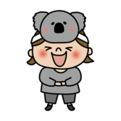 お遊戯会でコアラのお面を被った女の子