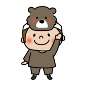 お遊戯会でクマのお面を被った男の子