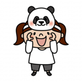 お遊戯会でパンダのお面を被った女の子