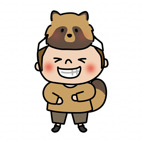 お遊戯会でタヌキのお面を被った男の子