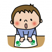 紙にペタペタ手形はんこをする子供（男の子1）