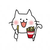 フライドポテトを食べる白い猫