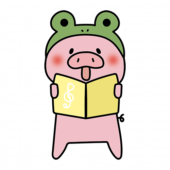 蛙の被り物をして歌をうたうぶた