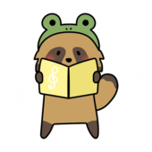 蛙の被り物をして歌をうたうタヌキ