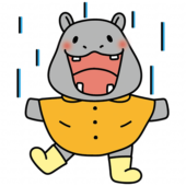 合羽を着て雨を喜ぶカバ