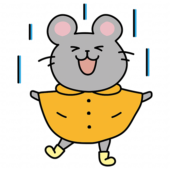合羽を着て雨を喜ぶネズミ