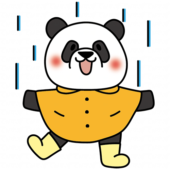 合羽を着て雨を喜ぶパンダ