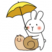 大きなかたつむりに傘をさす白いうさぎ