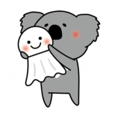 大きなてるてる坊主を持っているコアラ